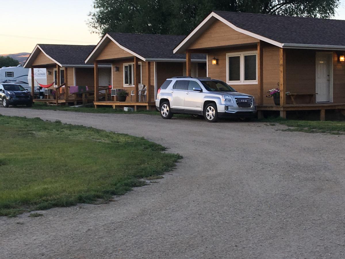 Pioneer Mountain Cabins Butte Exterior photo